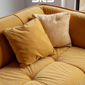 ✨ Voyagez dans le temps avec le canapé Clyde, l’icône rétro-contemporaine signée @sits_furniture 
Imaginé par le designer Ian Archer, le...