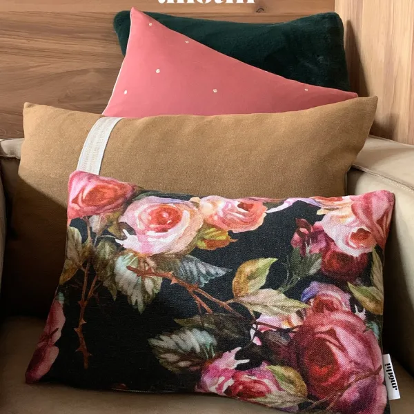 ✨ Rosalie, le coussin vintage au charme irrésistible ✨

Laissez-vous séduire par le coussin Rosalie signé @mothi_editions . Avec ses accents... Galerie Instagram