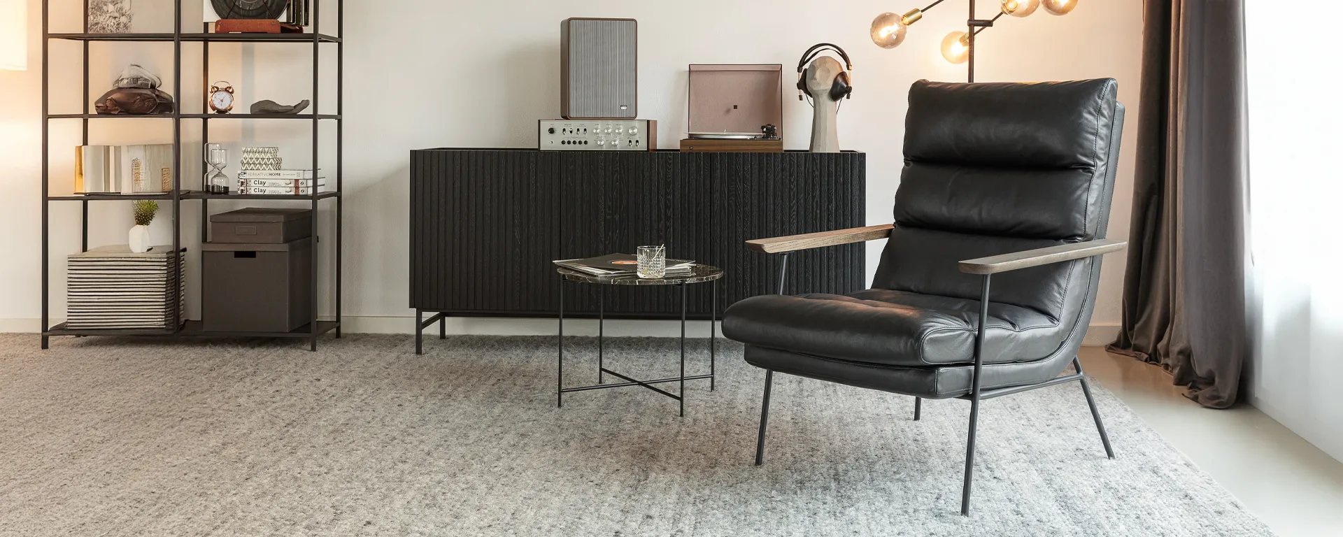Fauteuil contemporain : comment bien le choisir pour un salon moderne et tendance