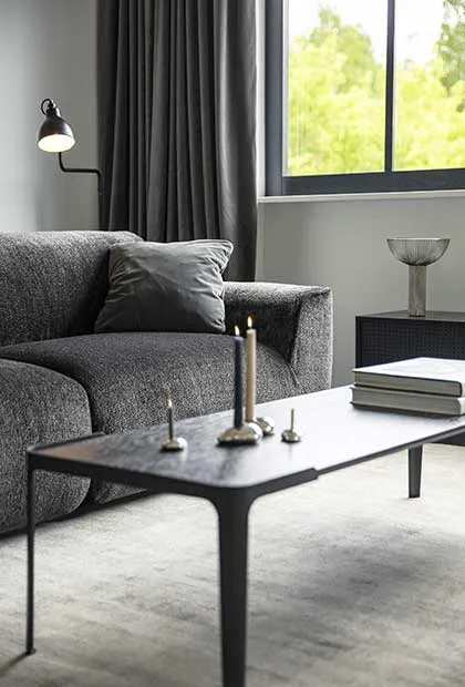 En 2026, osez la tendance monochrome pour votre déco salon !