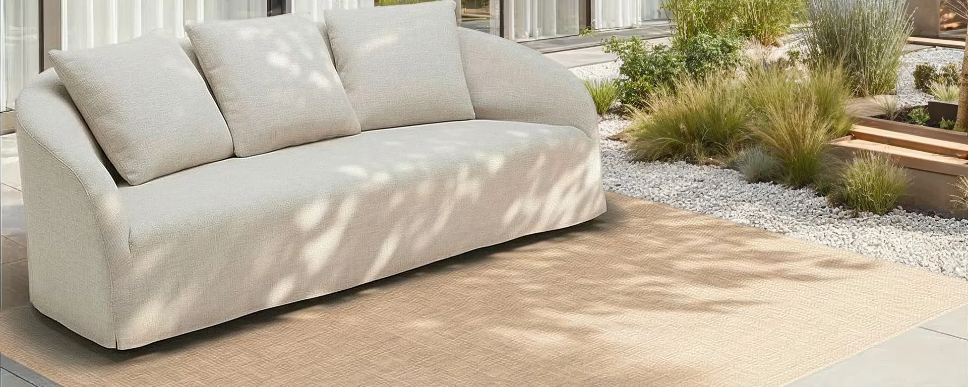 Tapis outdoor 2026 : les tendances pour terrasse, balcon et jardin