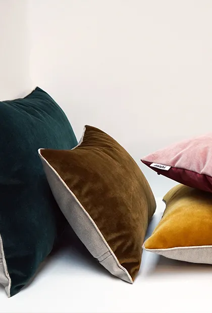 Coussins tendance 2026 : les matières et couleurs qui transforment un salon
