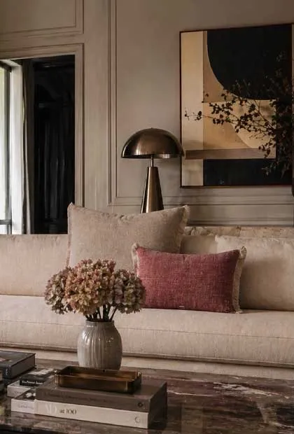 Comment choisir et assortir les coussins décoratifs de son canapé ?
