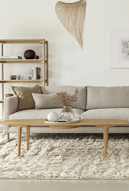Canapé gris clair : quelles couleurs associer dans le salon ?